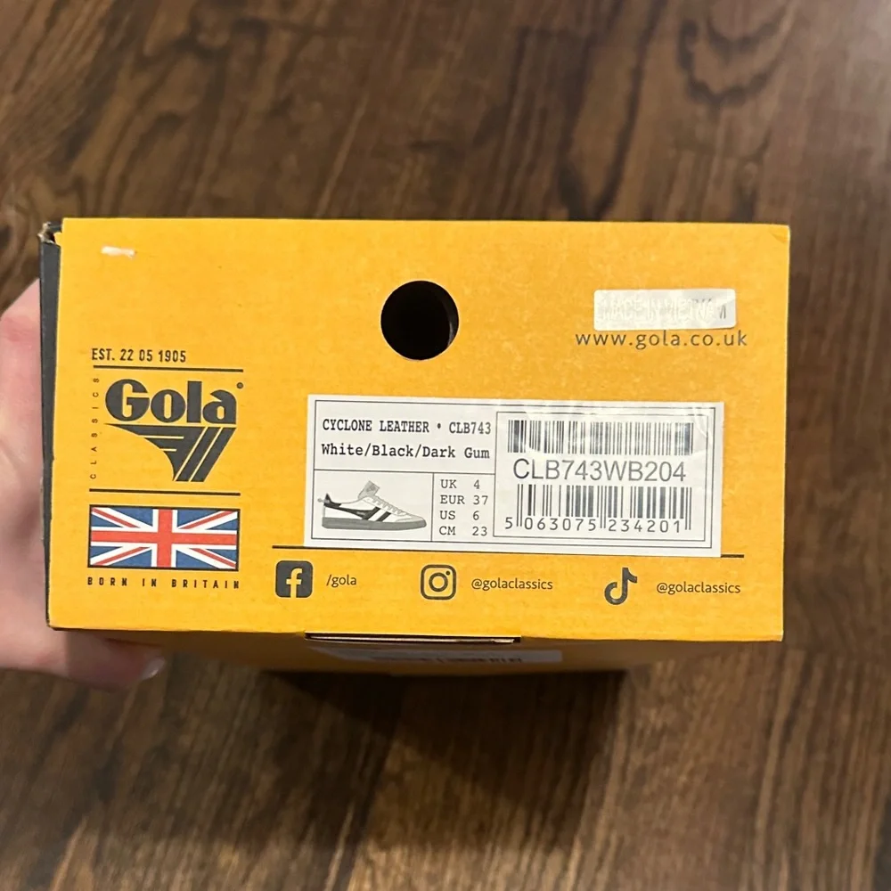 Gola Classic White and Black Trainers - Picture 5 of 5